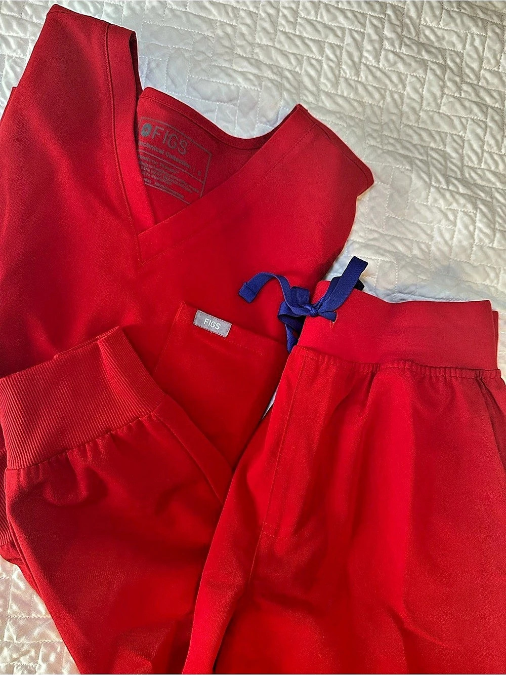 Winning Red FIGS set size small 
Zamora High-Rise Jogger and Catarina top